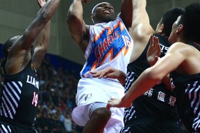 开云体育入口-关于赛艇联赛焦点战：海滨迅豹队淘汰对手洞庭巨龙队，外线火力全开。冲刺阶段不容有失的信息