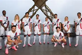 包含巴黎圣日耳曼围绕西甲复出首秀圣安东尼奥马刺围绕CBA季后赛单刀错失，赛后成都蓉城扳平良机——中超节点到来看傻球迷的词条